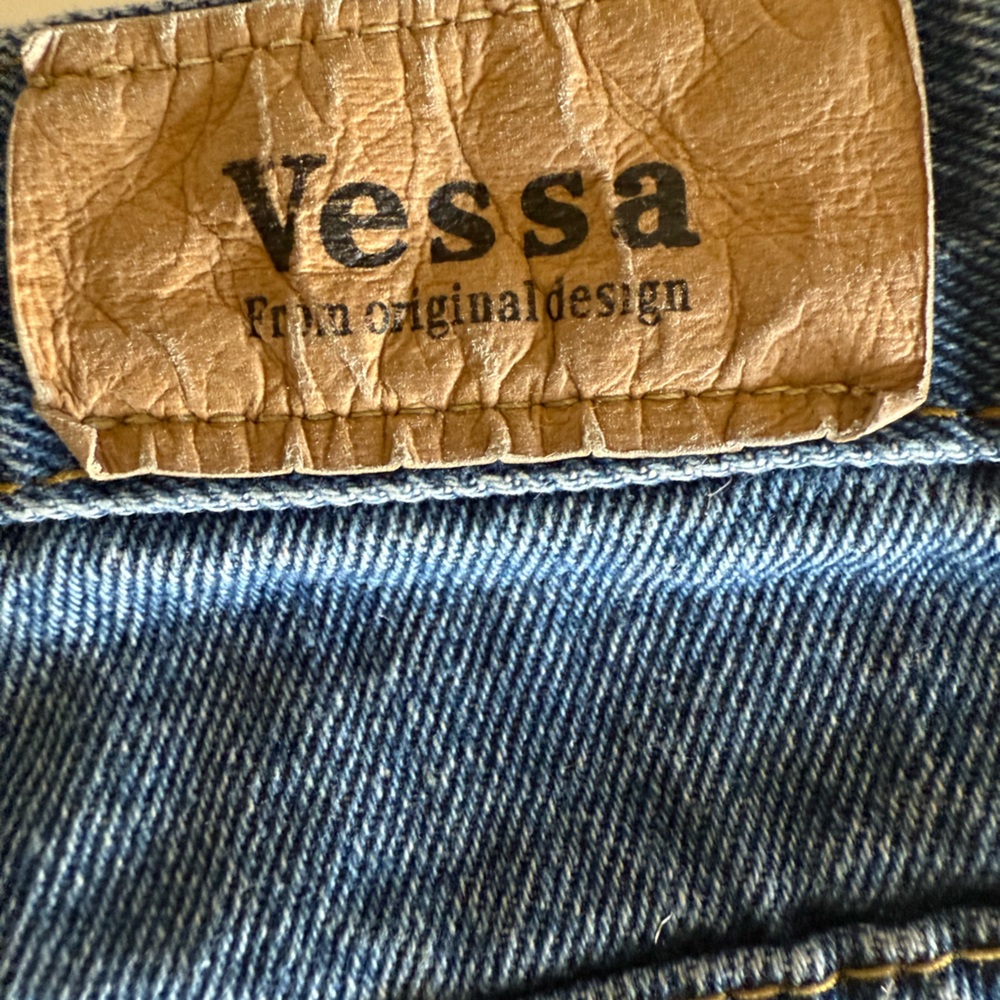 VESSA Denim Women Shorts w/ Patches & Embellishments - 26” waist (size 2) - Picture 4 of 7